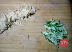 椒麻黄瓜豆片的做法图解2
