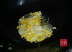 鸡蛋香菇炒饭的做法图解2