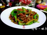 猪肉皮炒辣椒的做法[图]