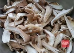炒蘑菇的做法图解2