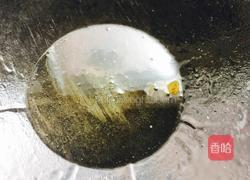 黑芝麻酱油炒饭的做法图解2