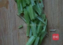 芹菜丝鸡蛋糕的做法图解2