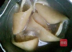 肉皮冻的做法图解1