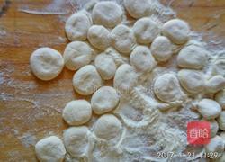韭菜鸡蛋虾仁饺子的做法图解10