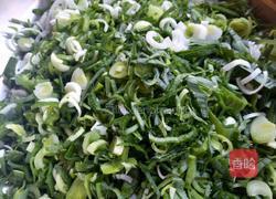 蒜苗酿豆腐的做法图解1