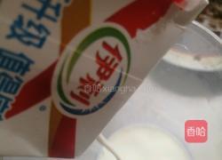 香蕉奶昔的做法图解3