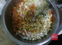 玉米萝卜猪肉水饺的做法图解5