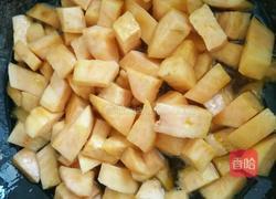 拔丝地瓜的做法图解3