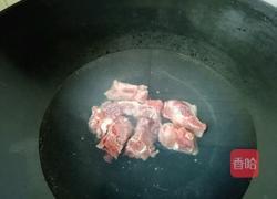 排骨一黄豆苦瓜汤的做法图解1