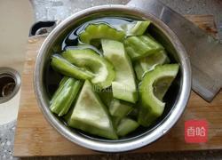 排骨一黄豆苦瓜汤的做法图解3