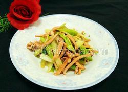 芹菜炒鱿鱼干