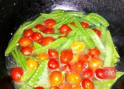 荷兰豆圣女果炒肉的做法图解3