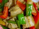 五花肉炒青椒