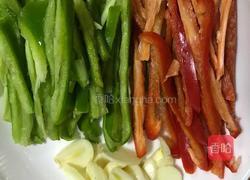 青椒肉粒炒饭的做法图解3