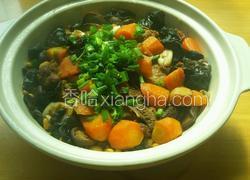家常排骨黄豆煲