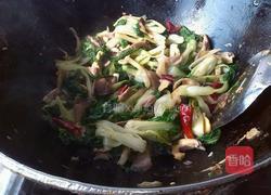 黄芽菜炒平菇的做法图解7