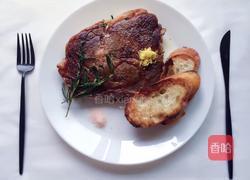 迷迭香煎安格斯肉眼牛排的做法图解4