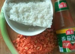 番茄沙司饭团的做法图解1
