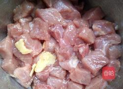 菠萝咕噜肉的做法图解1
