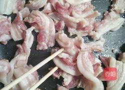 姜葱炒五花肉的做法图解1