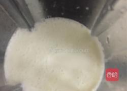 猕猴桃香蕉牛奶的做法图解2