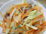 土豆胡萝卜炒腊肠的做法[图]