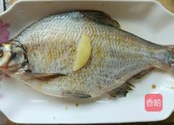 糖醋鳊鱼的做法图解1