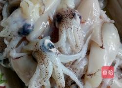鱿鱼仔青菜汤的做法图解1