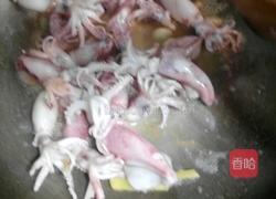 鱿鱼仔青菜汤的做法图解3
