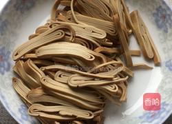 豆腐皮炒香菜的做法图解2