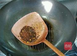 炒橱皮花的做法图解2