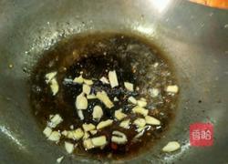 炒橱皮花的做法图解3