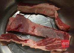咖喱土豆牛腩的做法图解1