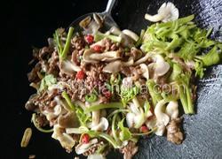 双椒秀珍菇炒牛肉