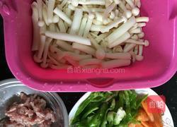 家常白雪菇炒青椒的做法图解1