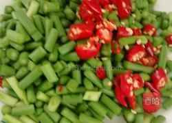 蒜苔炒肉的做法图解1