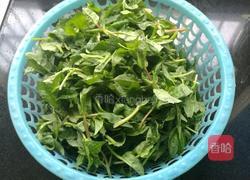 蒜香乌尼头（本地的一种野菜）的做法图解1