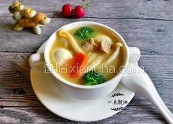 白玉菇鹌鹑蛋肉片蔬菜汤