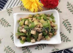 芹菜杏鲍菇炒肉丁