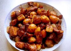 红烧肉烧鹌鹑蛋