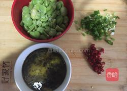 鸡蛋香炒蚕豆的做法图解2
