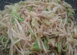 包菜肉丝炒面
