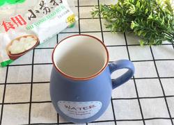 一招巧去杯子茶渍