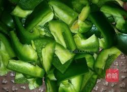 青椒炒肉的做法图解2