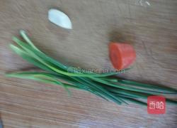 皮蛋拌豆腐的做法图解1