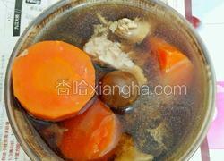 胡萝卜瘦肉炖汤