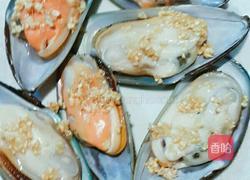 蒜蓉六月鲜蒸新西兰大青口的做法图解4