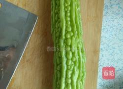 苦瓜炒肉的做法图解1