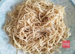 腊味鸭腿蒸千张丝的做法图解3