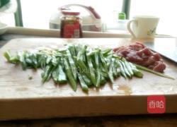 豆角猪肉面条的做法图解1